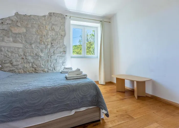 Ana * Motovun
