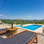 Ana * Motovun