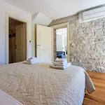 Ana * Motovun